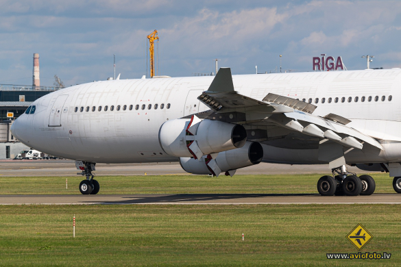 Airbus A340-313X